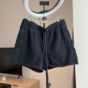 Aritzia TNA Cozy Fleece Shorts